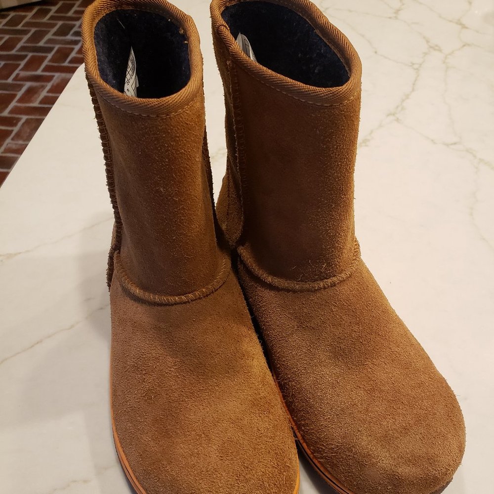 Ugg brand waterproof suede boots kids size 4